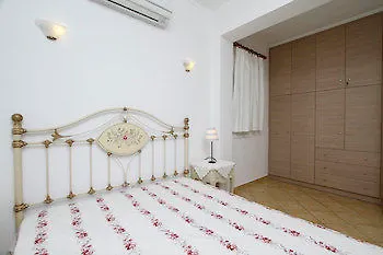 Ξενοδοχείο Saint Thomas Village 3*